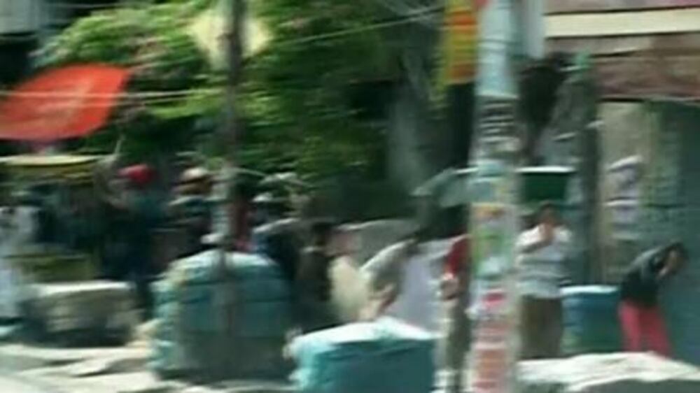 Video: Islamist demonstrators clash with police in Bangladesh