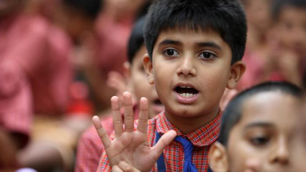 Video: Indian children clean hands and break Guiness World Record