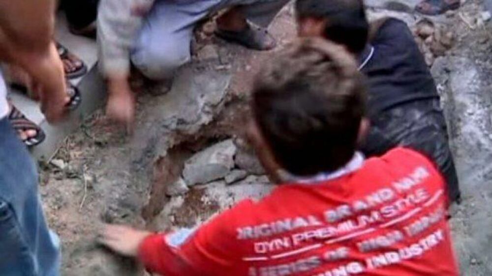 Video: A father buries a son in Aleppo