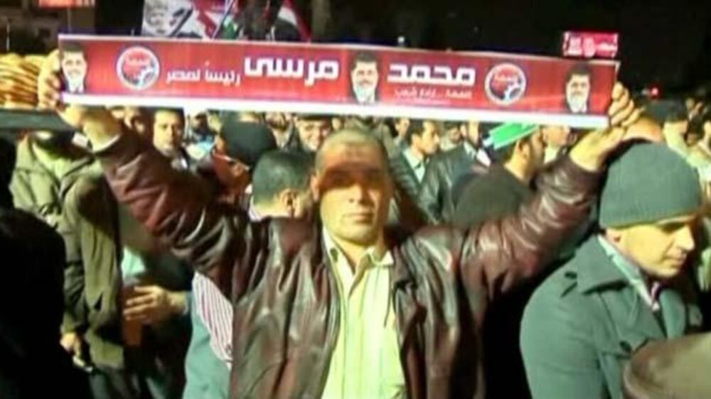 Video: Egyptians call on the president to resign while others urge Morsi to stay strong