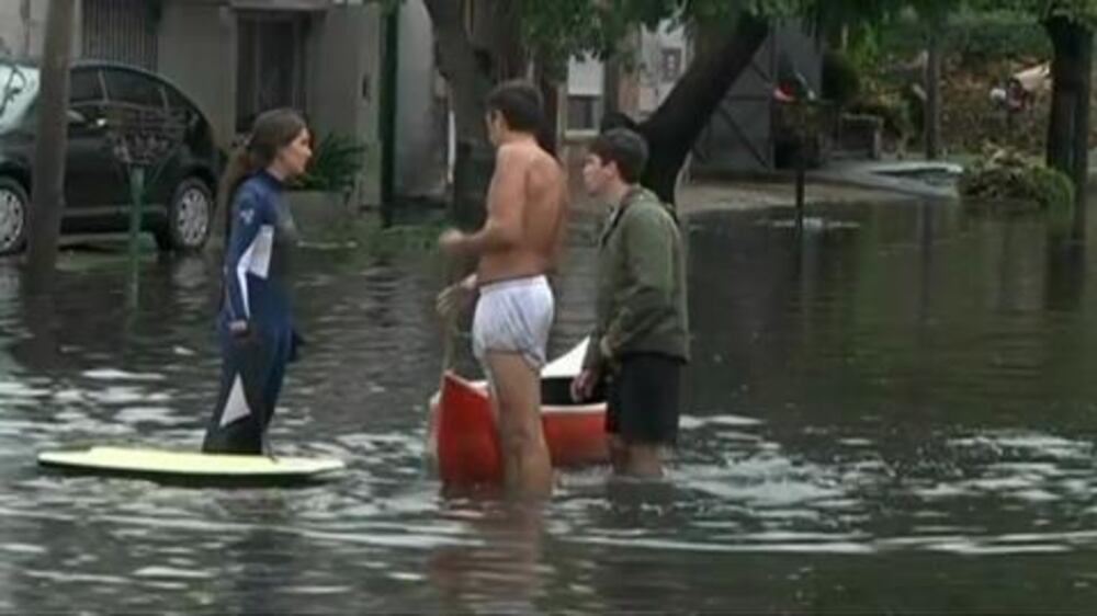 Video: Argentina promises millions to flood victims