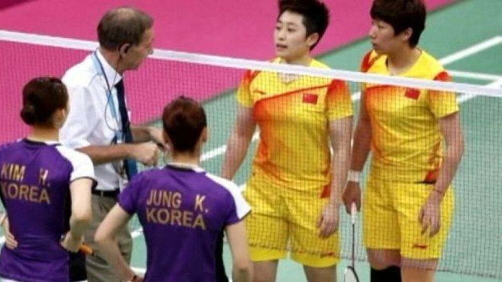 Video:  Chinese badminton coach makes public apology