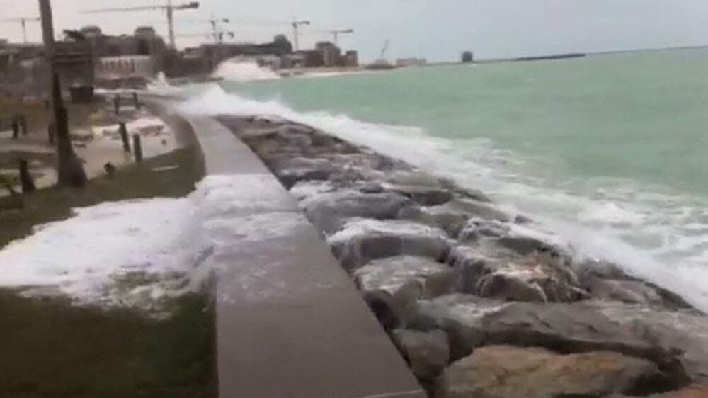 Video: Strong winds hit Abu Dhabi marina