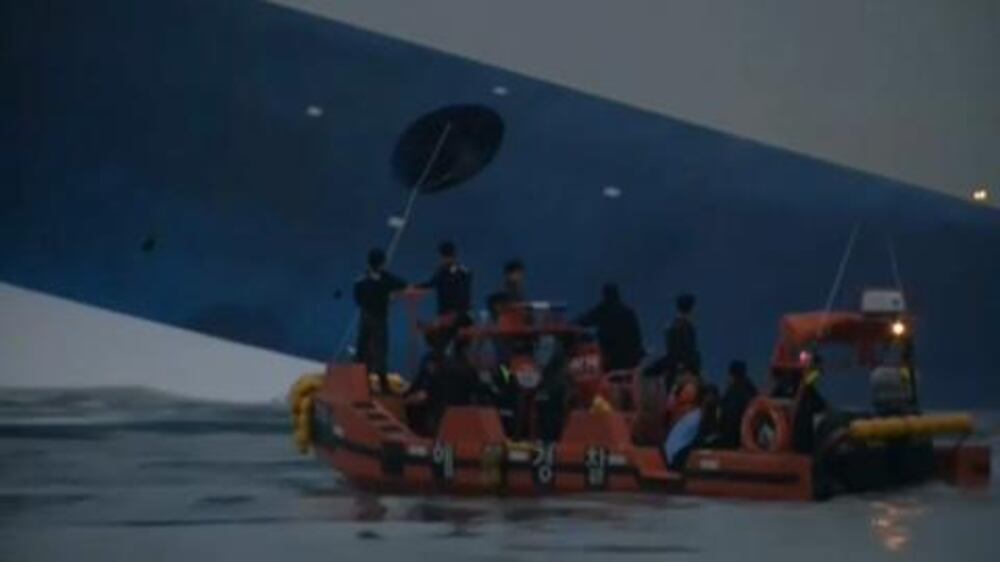 Video: Survivors recall early moments of ferry rescue