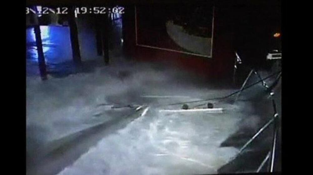 Video: 16 hurt as shark tank bursts in China mall