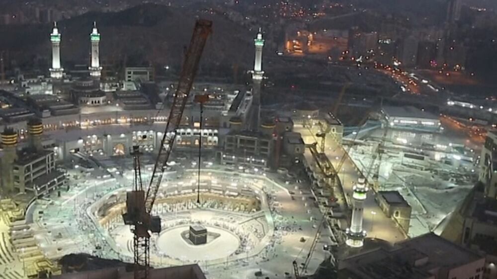 Makkah and Madinah under 24-hour curfew