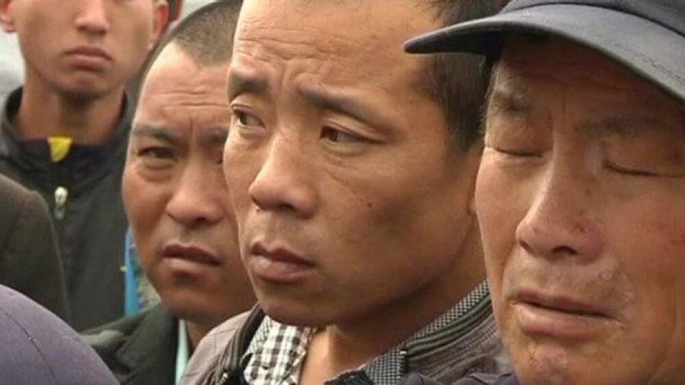 Video: Victims families protest factory fire in China