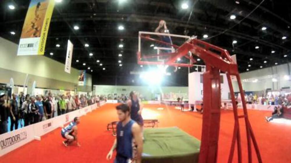 Video: Crazy Dunkers in Abu Dhabi