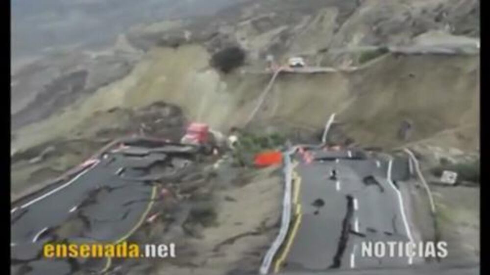 Video: Highway collapses in Mexico