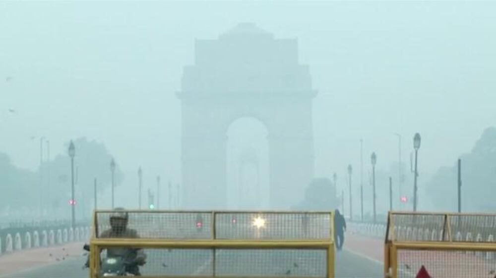 Smog in Delhi, but play on