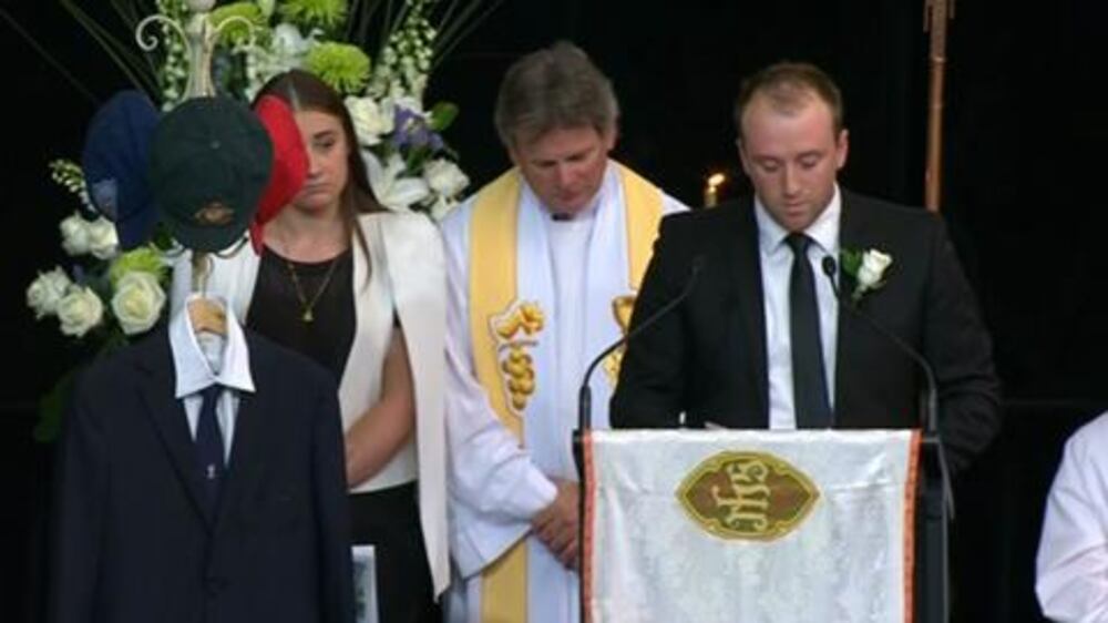 Australia bids farewell to cricketer Phillip Hughes at a funeral in his hometown - video