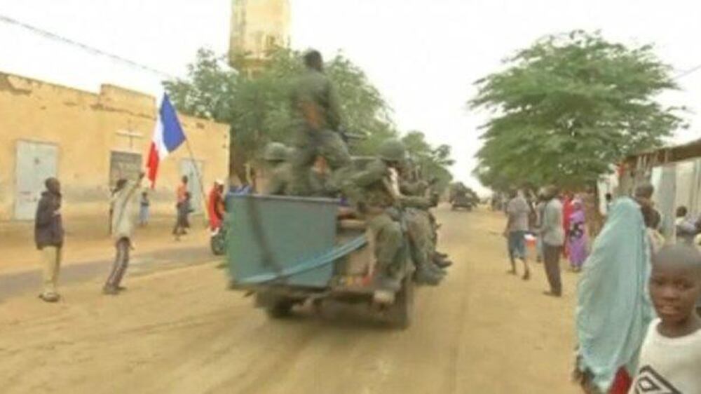 Video: Cheers in Timbuktu as Malian, French troops arrive