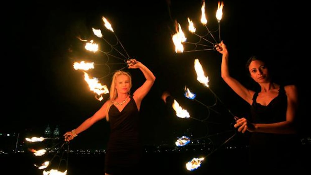 Video: Dancing with fire in Dubai