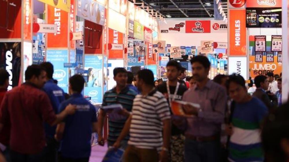 Video: Exploring smartphones at GITEX Shopper 2013