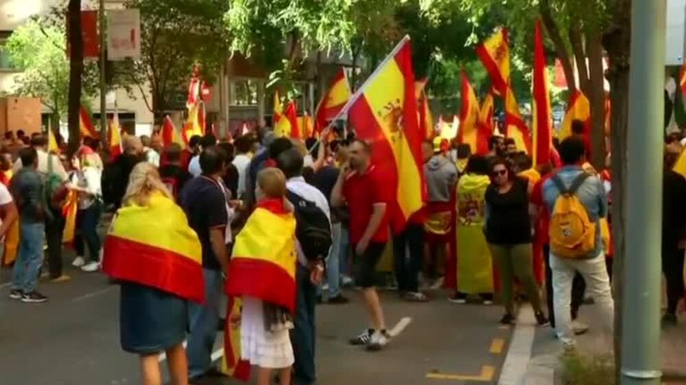 Catalan leader delays declaration of independence 