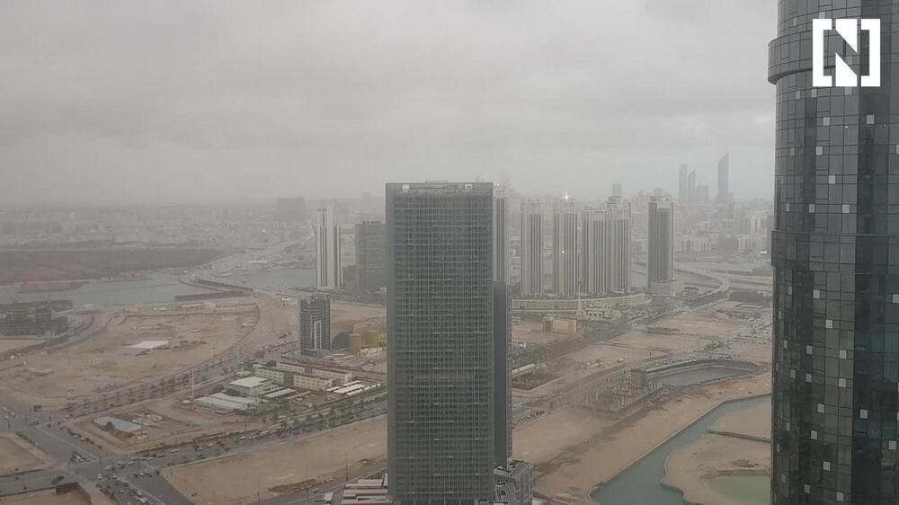 Timelapse: Rain falls over Abu Dhabi