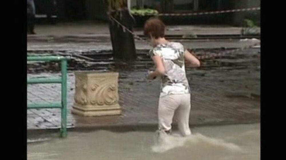 Video: More than 100 dead in Russian floods