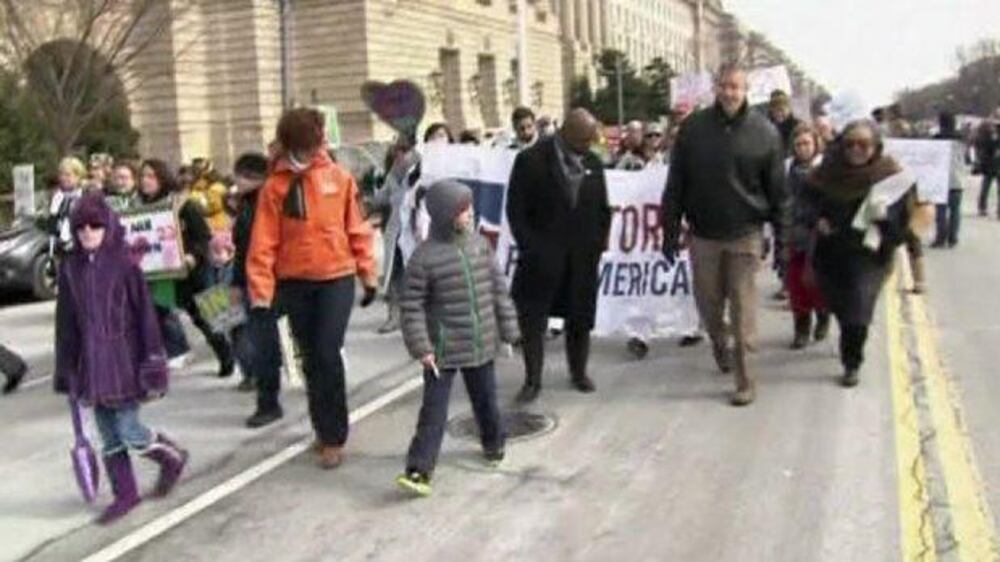 Video: Newtown families join gun control march