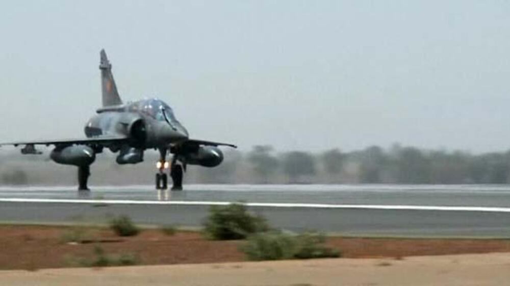 Video: Supplies, troops flow into Mali