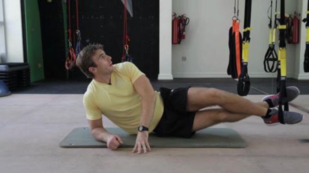 Video: TRX workout week 8 - Side plank with hip drop