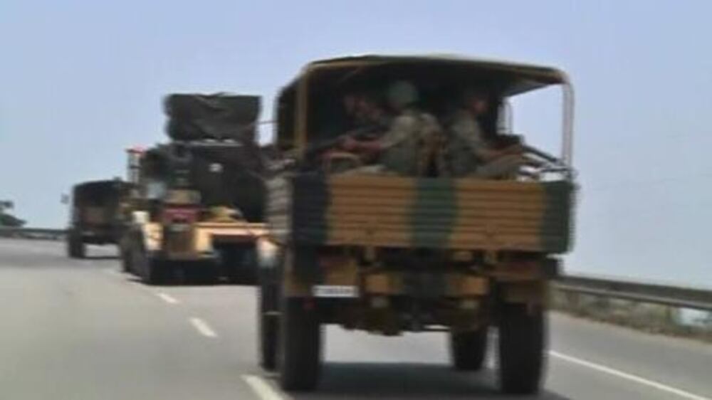 Video: Turkey sends anti-aircraft weapons to Syrian border