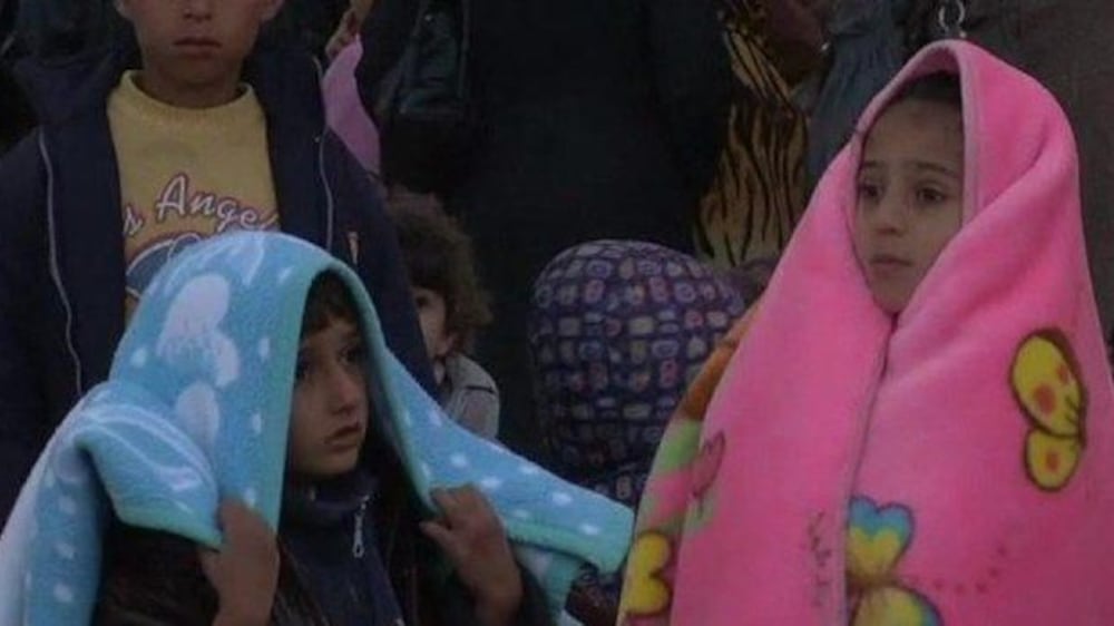 Video: Thousands of Syrians flee to Jordan