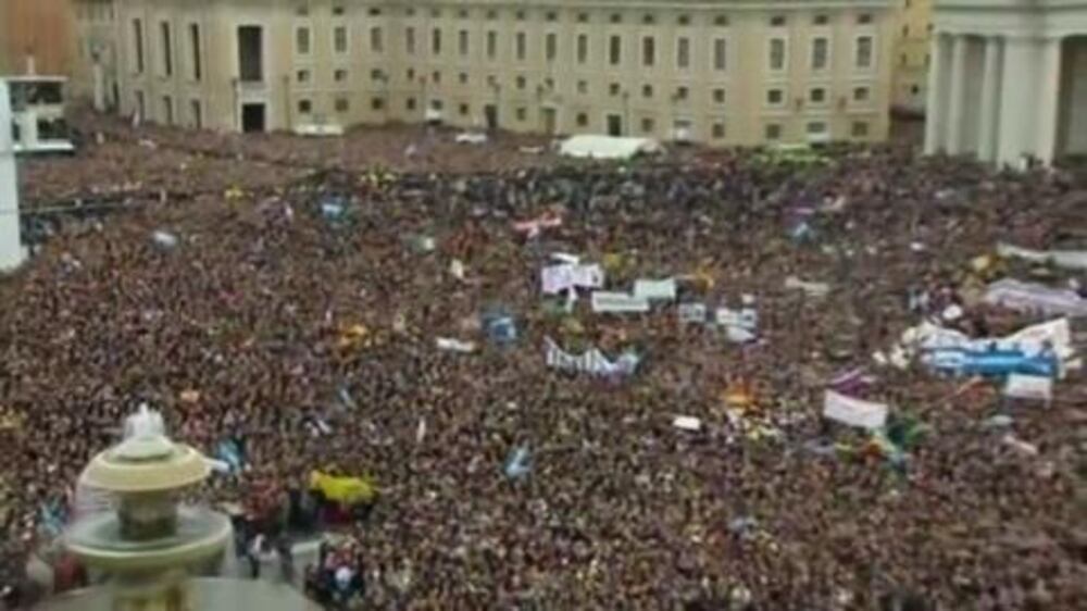 Video: Hundreds of thousands greet new pope in Vatican