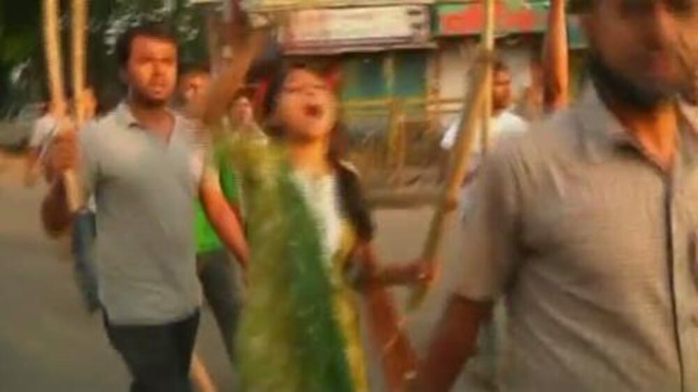 Video: Violence in Bangladesh as Islamists demand bloggers' execution
