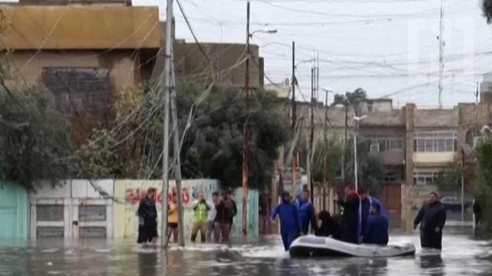 Heavy rain causes flooding in Mosul
