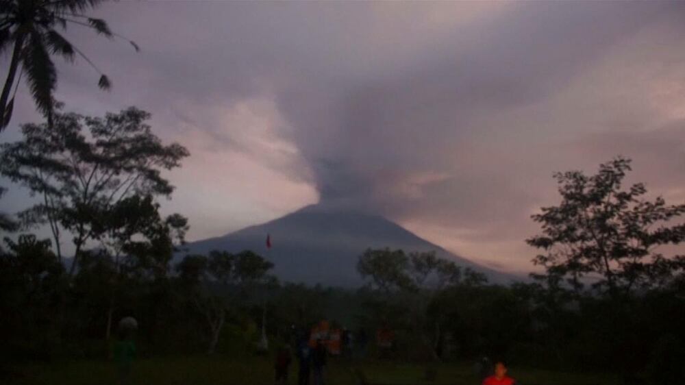 Residents around Bali volcano told to evacuate immediately