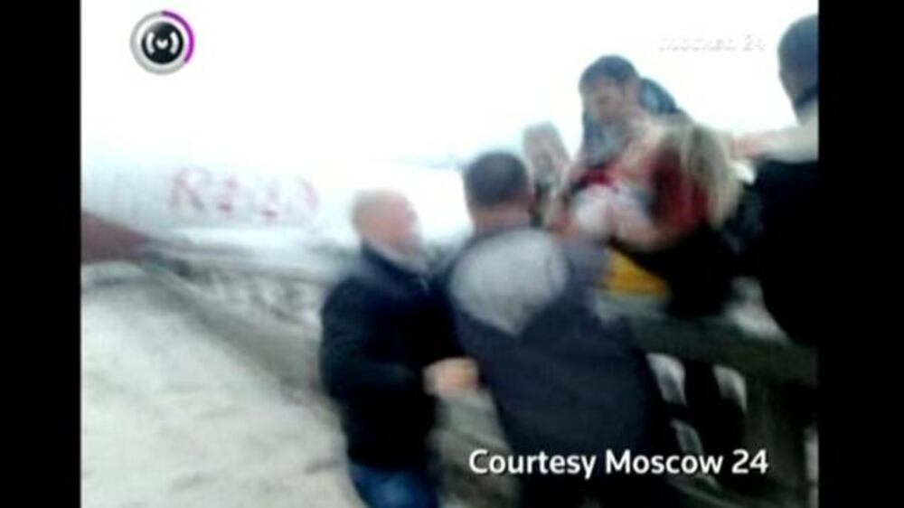 Video: Moscow 24 TV airs dramatic footage of plane crash rescue