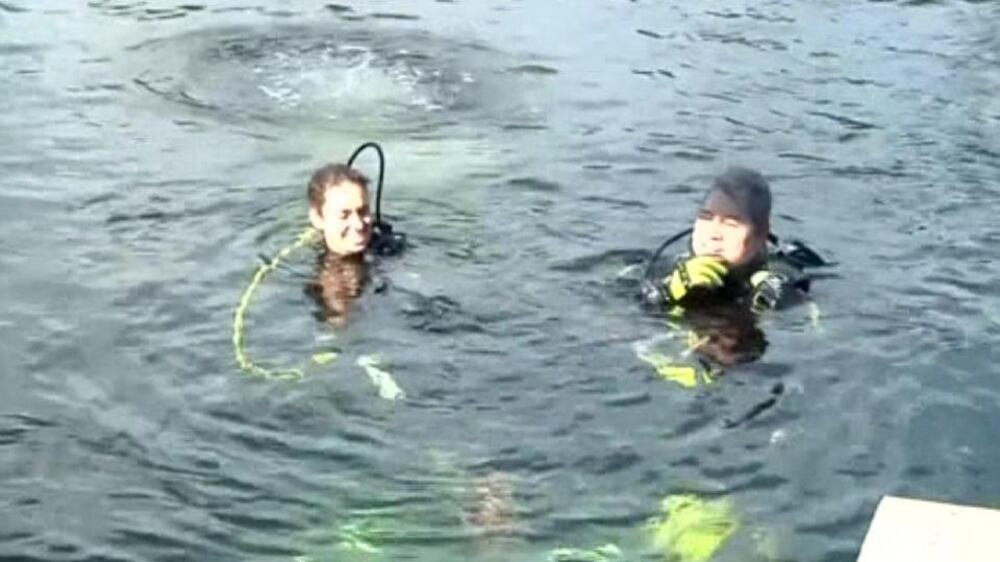 US pair break record for living underwater