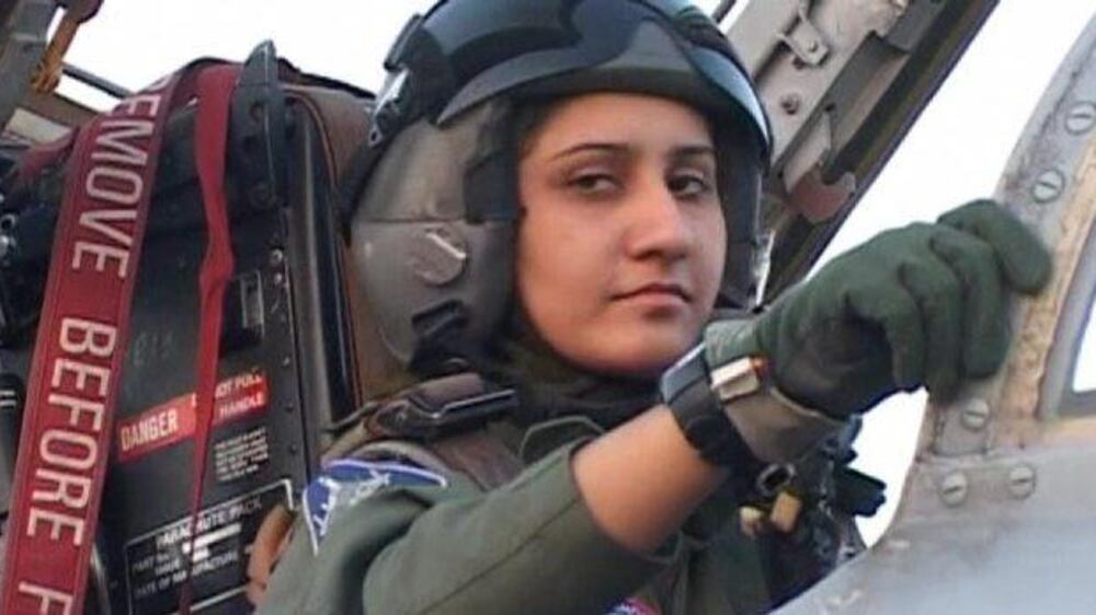 Video: Pakistan female fighter pilot combat ready