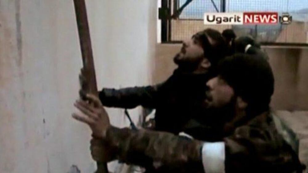 Video: Syrian rebels free 300 prisoners