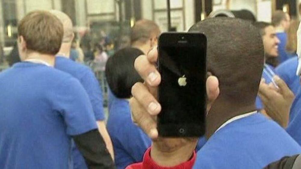 Video: Carriers vie for iPhone 5 business
