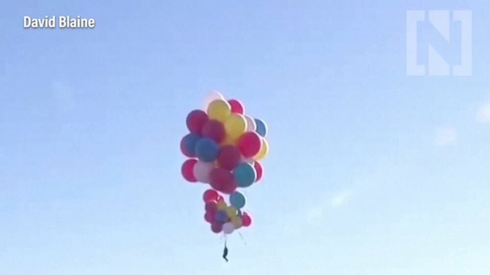 Illusionist David Blaine completes helium balloon stunt