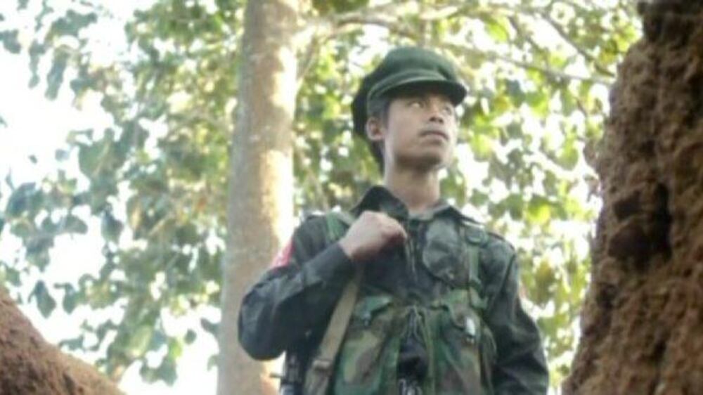 Video: Myanmar rebels under fire