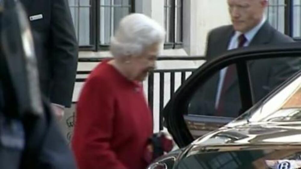 Video: Queen Elizabeth leaves hospital