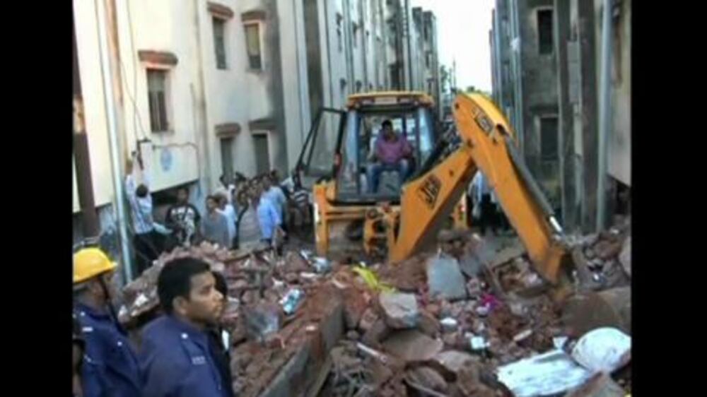 Video: Dozens trapped in India building collapse