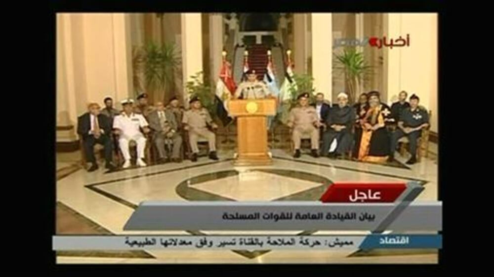 Video: Egypt army topples president, announces transition