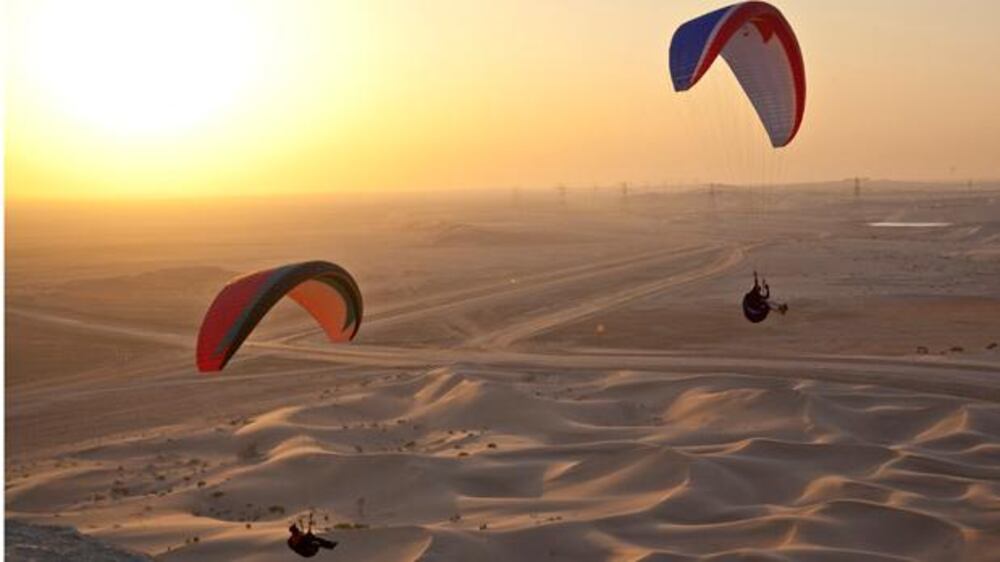Video: UAE paragliders take to the skies