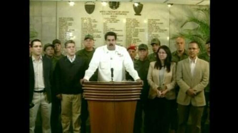 Video: Venezuelans sob openly over Chavez's death