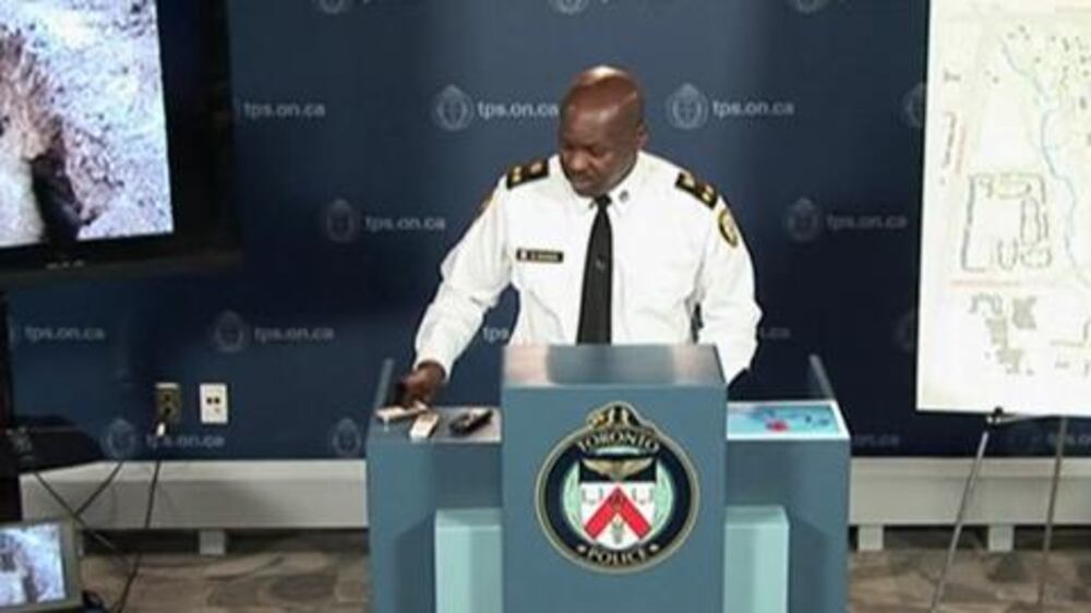 Mystery tunnel baffles Toronto police - video