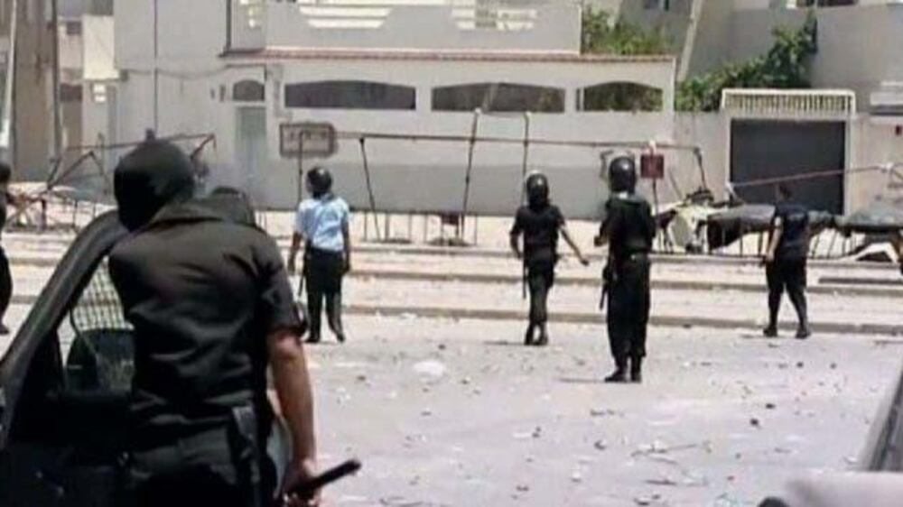Video: Tunisia curfew after riot over "insulting" art