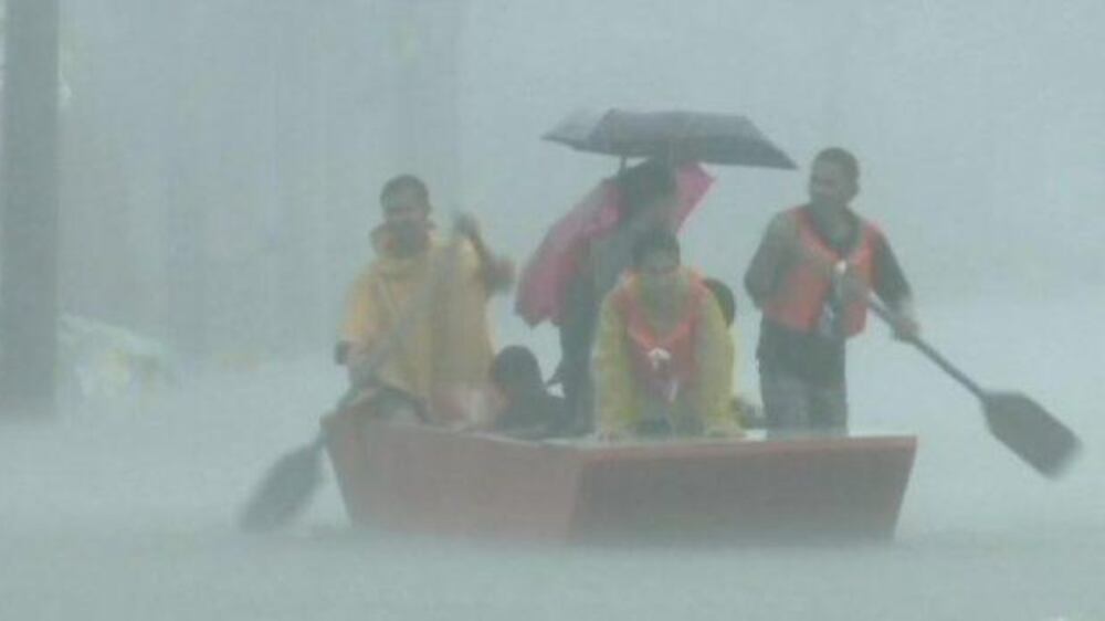 Video: Floods inundate Manila