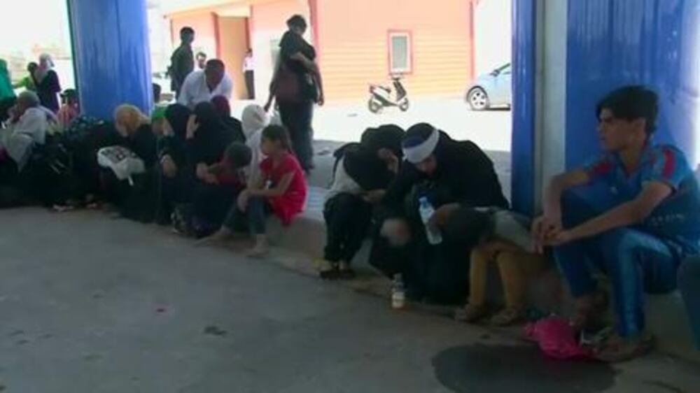 No way out for stranded Ramadi refugees - video