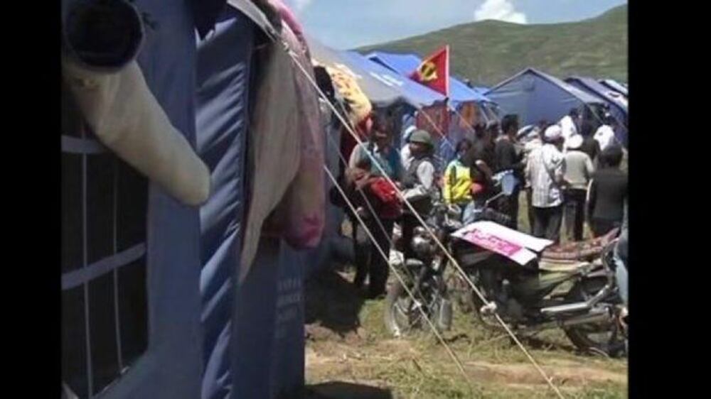 Video: Chinese quake victims moved