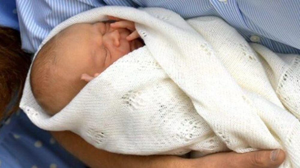 Video: World gets first glimpse at royal baby