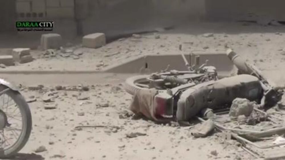 20140528-SYRIA-DERAA-BOMBARDMENT