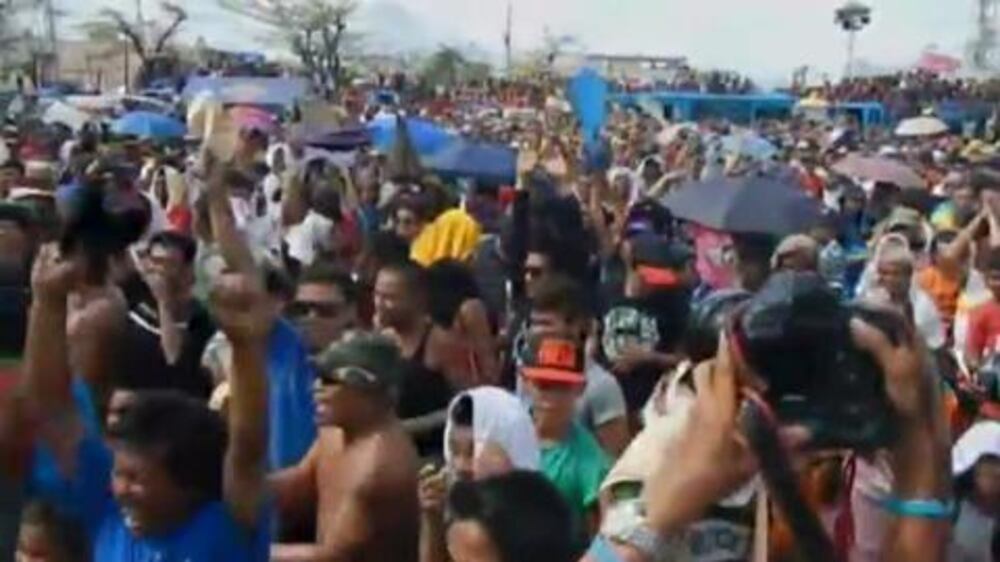 Video: Filipinos react to Pacquiao win